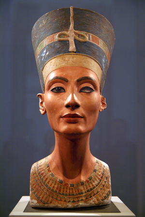 Nefertiti_(Nofretete_in_Berlin)